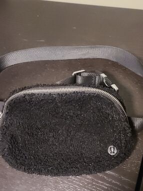 Lululemon Athletica Everywhere Belt Bag in the Fleece style and black